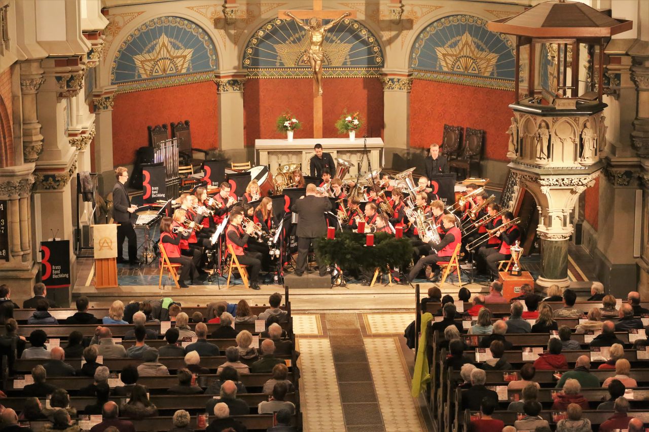 Märchenhaftes zur Weihnachtszeit – Festlicher Blechbläserklang verzaubert Jung und Alt –